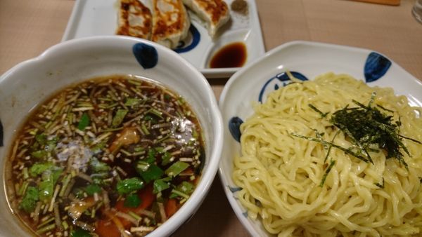 「ざるラーメン＋大盛＋餃子」@与ろゐ屋の写真
