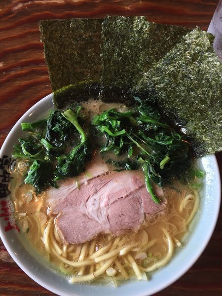 「ラーメン(無料チケットほうれん草)」@らーめん 田中家の写真