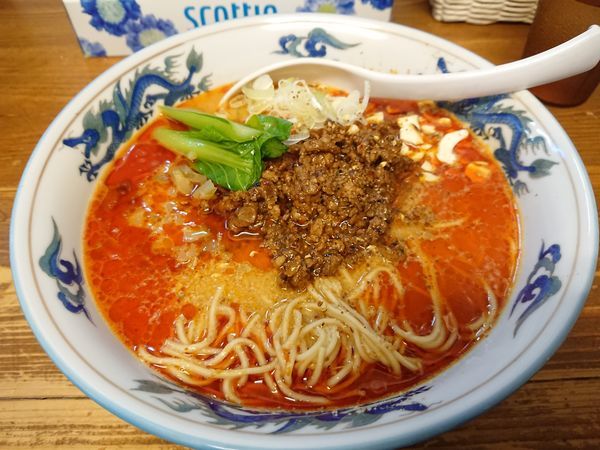 「担々麺900円＋おつまみ三種盛&ビール」@くじら食堂の写真