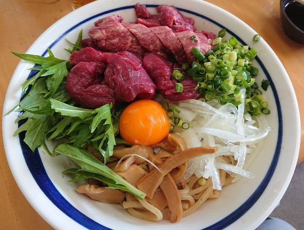 「【限定】馬刺し和え蕎麦（S）＋霜肉差し替え」@MENYA 食い味の道有楽の写真