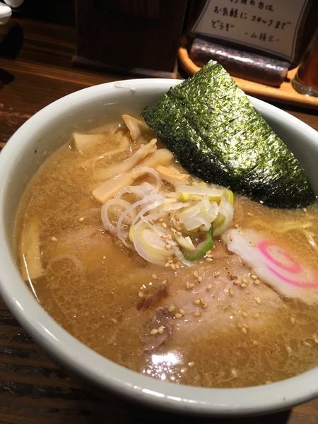 「醤油ラーメン」@らーめん 山頭火 新宿南口店の写真