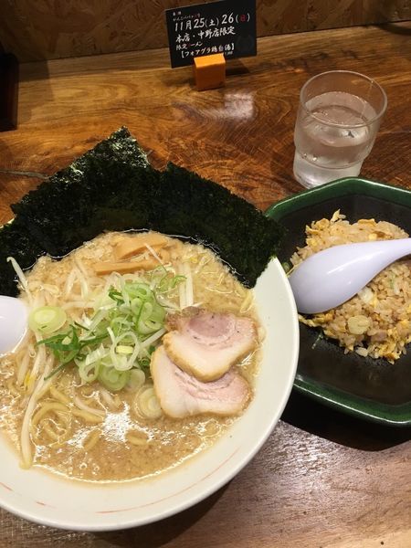 「豚骨醤油ラーメン」@野方ホープ 原宿店の写真