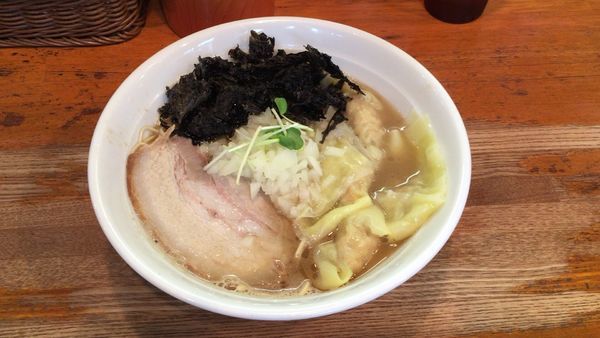 「【限定】真いわしの煮干し豚骨ワンタンメン＋無料チャーシュー」@ラーメン 大山家の写真