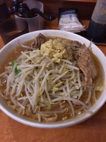 「109 ラーメン醤油 ニンニク」@らーめんコジマルの写真