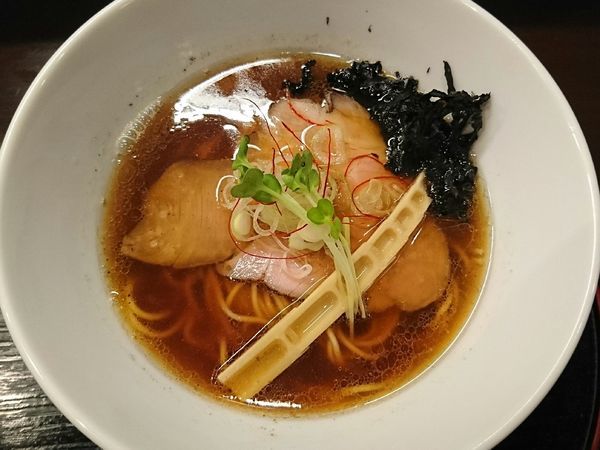 「らぁめん(醤油、細麺)」@麺処 学の写真