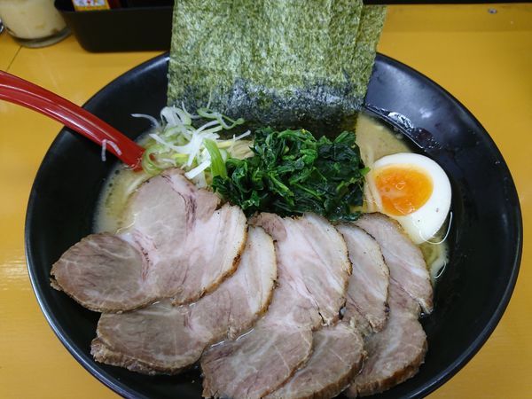 「豚骨醤油ラーメン(並) ￥690+チャーシュー4枚 ￥200」@中川家の写真