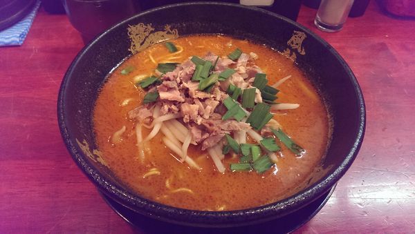 「辛ラーメン、替え玉w」@とんこつラーメン 博多風龍 渋谷店の写真