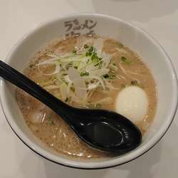 とんこつラーメン卵入り