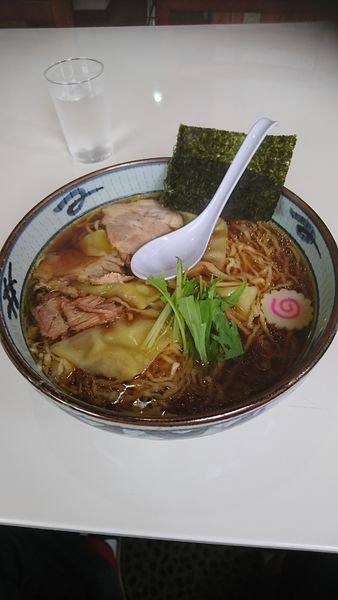 「手打ちワンタン麺」@手打ち中華そば 凌駕の写真