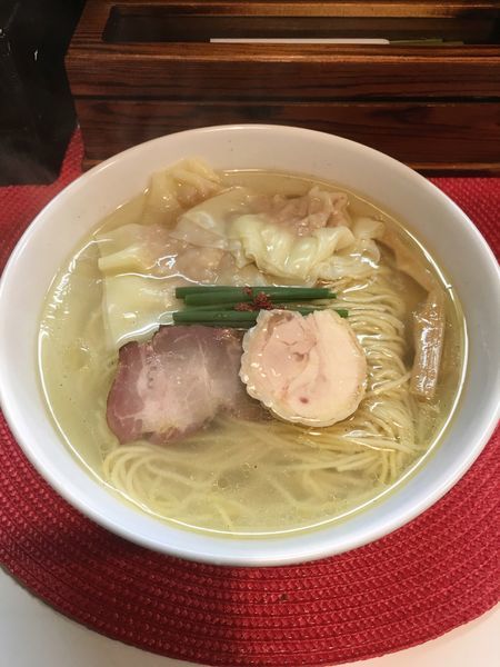 「塩ワンタン麺」@麺や金時の写真