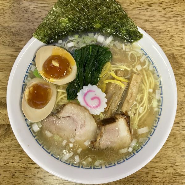 「生姜煮干 塩そば ¥780円（味玉＋100円）」@中華蕎麦 丸め 東久留米店の写真