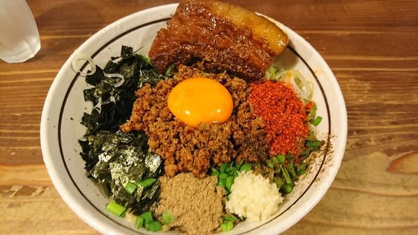 「辛いまぜそば+とろ豚￥800+300」@麺 酒 やまのの写真