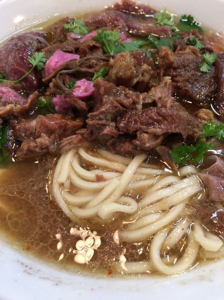 「【肉の日限定】桜舞い散るサクラ肉汁らーめん１３５０円」@鮮魚らーめん 五ノ神水産の写真