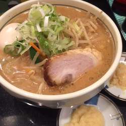 味噌ラーメン　850円　ショウガ・ニンニク各50円