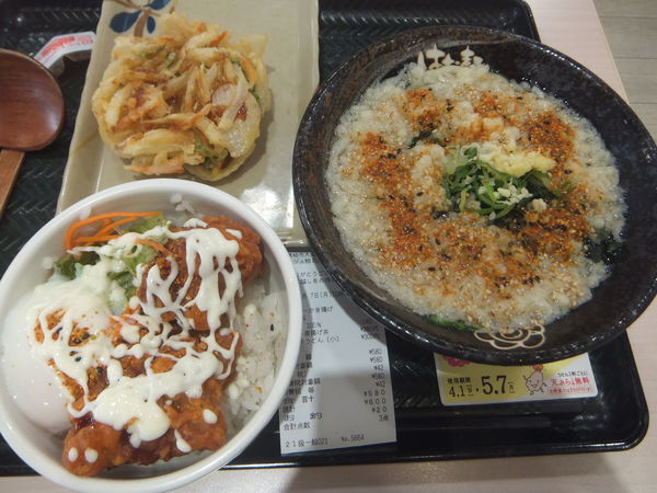 「鶏のから揚げ丼セット580円(選択わかめうどん)・かき揚げ」@はなまるうどん モラージュ柏店の写真