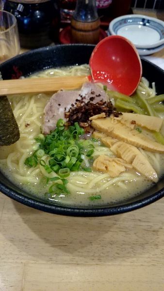 「白醤油ラーメン（７７８円）＋大盛（１３０円）」@とんこつらーめん七志 中山店の写真