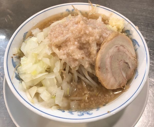 「塩ラーメン（アブラ他￥700）＋タマネギ（￥50）」@らーめん大 本郷店の写真