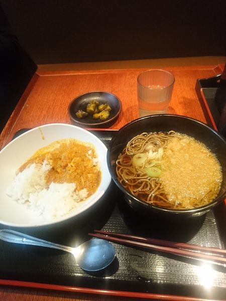 「半カレーとたぬきそばのセット」@よもだそば 日本橋店の写真