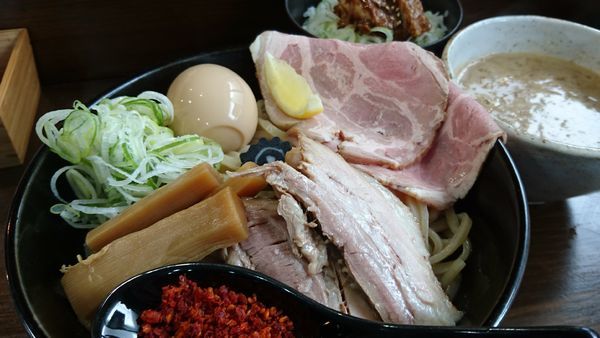 「肉鰹つけめん+特盛+全部のせ+味噌豚めし」@らーめん 虎テツの写真