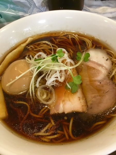 「醤油ラーメン ¥680 ＋ 味玉 ¥100」@かしわぎの写真