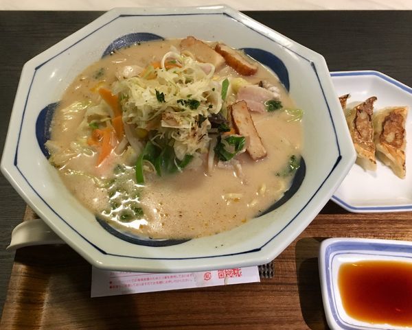 「プレミアムちゃんぽん 中盛 745円」@リンガーハット YOKOHAMA PREMIUM 横浜西口店の写真