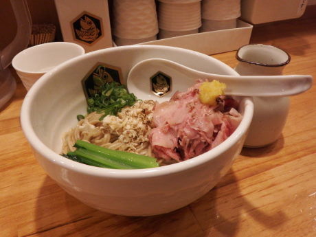 「鯛油そば」@真鯛らーめん 麺魚の写真