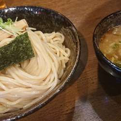 濃厚魚介つけ麺極太チャーシュー