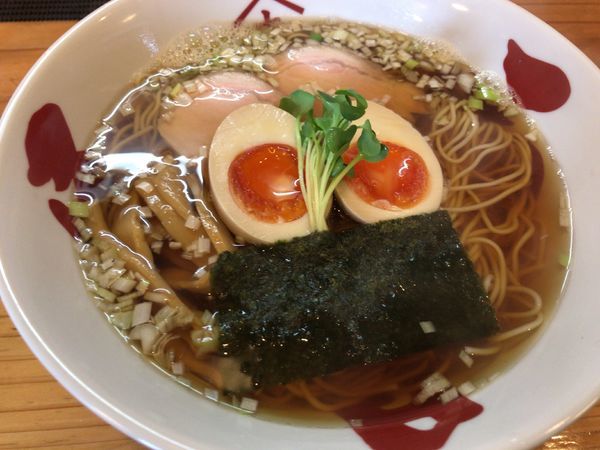 「煮干しそば・温750円+半熟煮玉子100円」@支那そば やまき 正月屋分店の写真