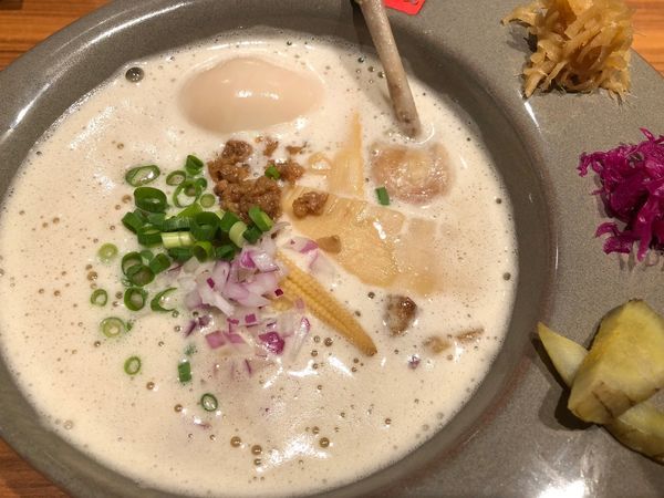 「SPECIAL濃厚鶏白湯ラーメン＋胡麻とニンニクの焦がし油」@RAMEN FACTORY TORISETSUの写真