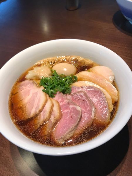 「醤油特製＋チャーシュー 大盛り」@らぁ麺 すぎ本の写真