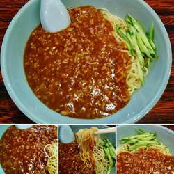 ジャージャー麺　790円