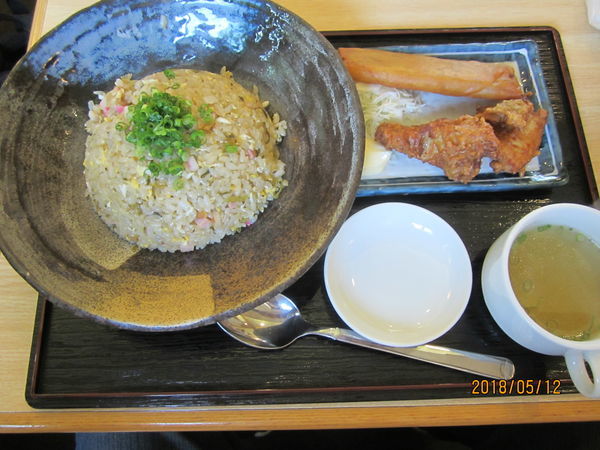「高菜とベーコンの炒飯６５０円＋鶏春セット２５０円」@チャーハン専門店 こう米の写真