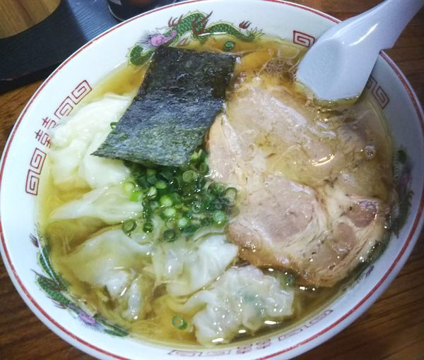 「中華そば➕雲呑 1050円」@伊達屋の写真