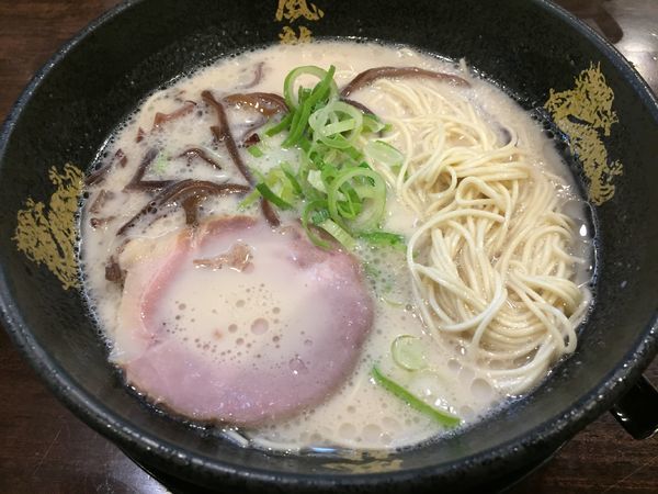 「とんこつラーメン¥580」@とんこつラーメン 博多風龍 大宮東口駅前店の写真