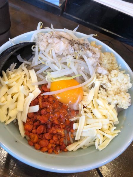 「油そば ニンニクしょうが チーズ 辛揚げ」@郎郎郎の写真