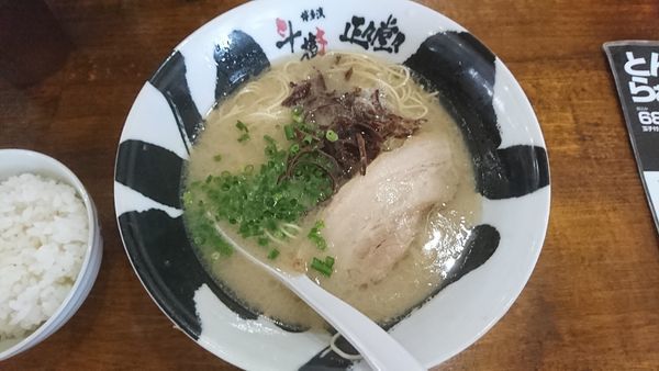 「豚骨らぁめん」@ラーメンてつ 埼玉蓮田支店の写真