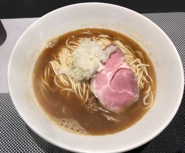 「本日の煮干そば 500円 ＋会員特典チャーシュー」@煮干乱舞の写真