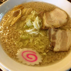 じとじとラーメン　800円　じとじとマシ　50円