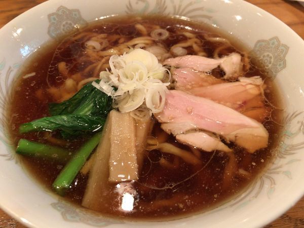 「自家製らーめん(小盛)800円」@をかしやそばの写真