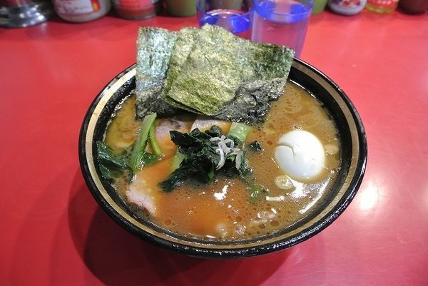 「中盛チャーシュー麺　970円　麺硬め   白玉20円」@家系総本山 ラーメン吉村家の写真