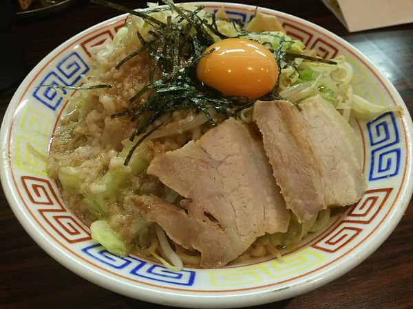 「【限定】まかないから生まれた油そば　（大盛）　＋やさい：㋚券」@煮干しらあめん 燕黒の写真