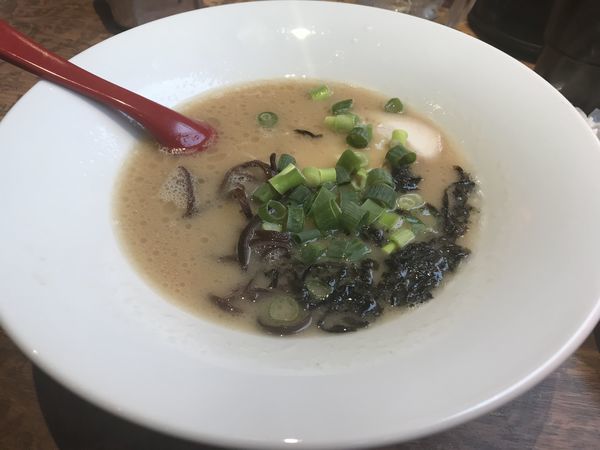 「長浜らーめん　麺半分」@長浜らーめん いっせんかくの写真