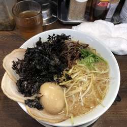 醤油豚骨ラーメン(全部入り)