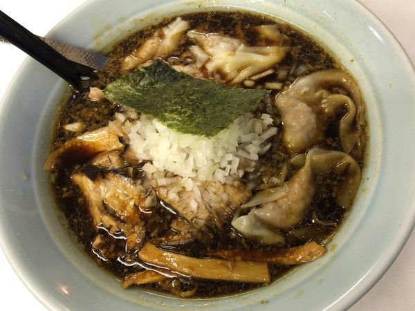 「チャーシューメン(大盛り)＋ワンタン」@ラーメンつち家の写真