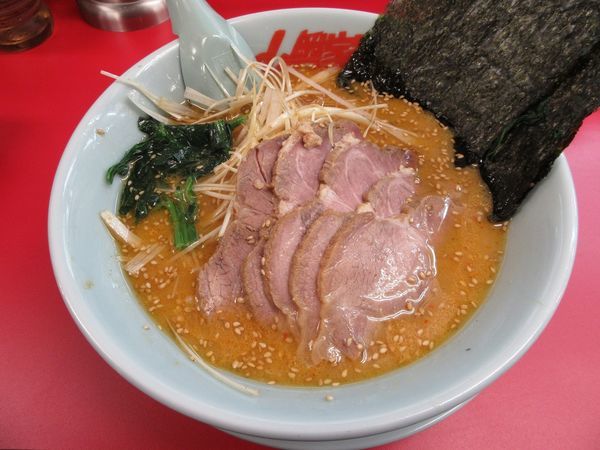 「特製味噌ネギチャーシュー麺（１０７０円）」@ラーメン山岡家 土浦店の写真