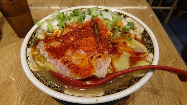 「すごい煮干ラーメン(大盛･かた･濃い･10辛･醤油)＋駒葱」@すごい煮干ラーメン凪 五反田西口店の写真