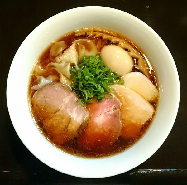 「醤油特製らぁ麺」@らぁ麺 すぎ本の写真