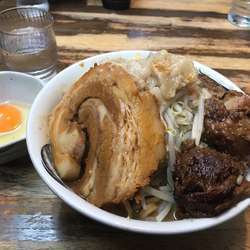 雷そば濃厚大+トロ豚+生卵 (ニンニクアブラ）