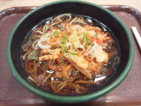 「かき揚げそば 680円」@ANA FESTA バスラウンジフードショップの写真