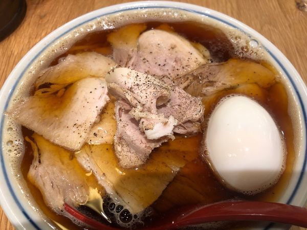 「すごい煮干ラーメン＆チャーシュー＆味玉」@すごい煮干ラーメン凪 五反田西口店の写真